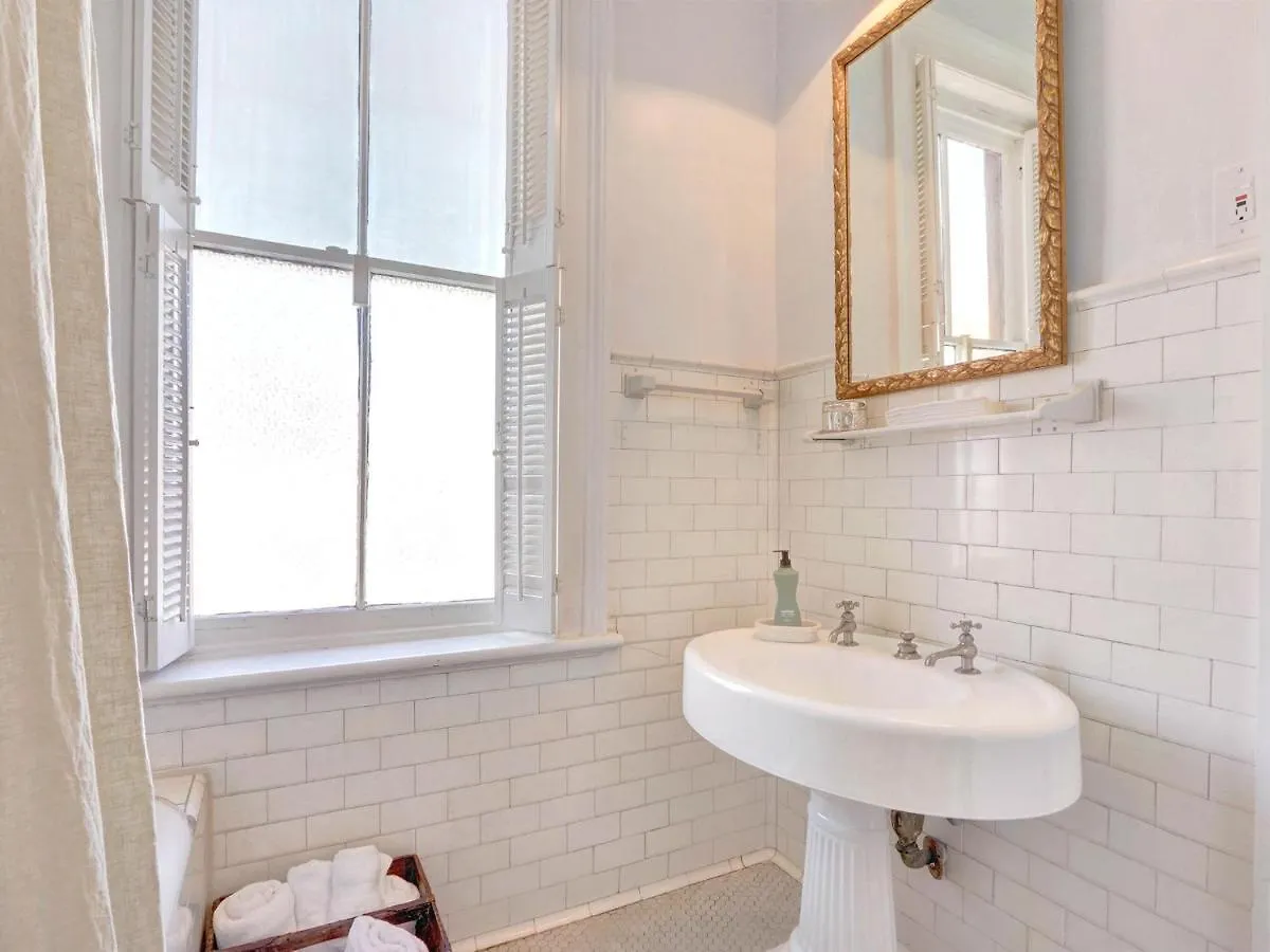 Elsewhere On Madison Square Manor *