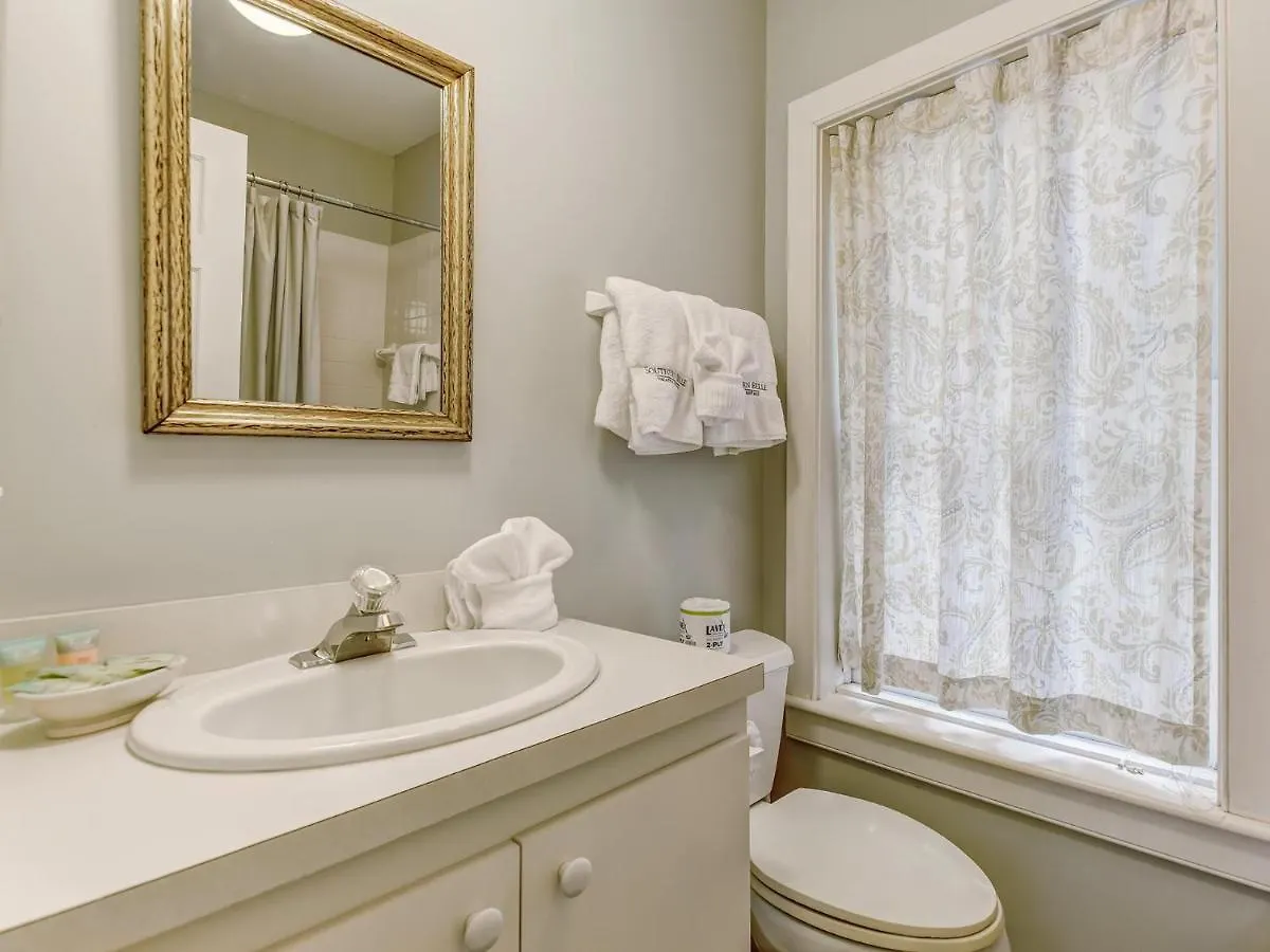 Perry Lane Carriage House * Savannah