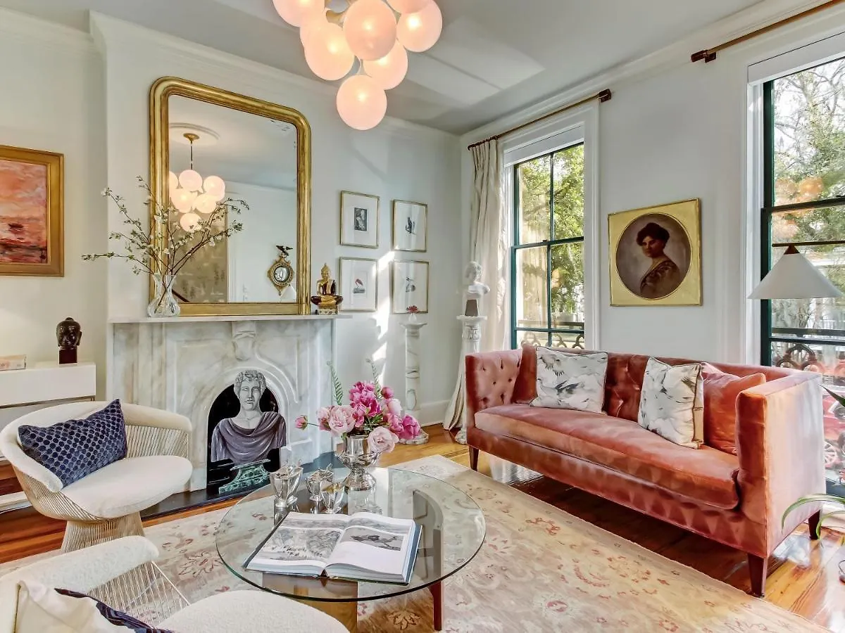 The Laroche Estate On Pulaski Square Holiday home *