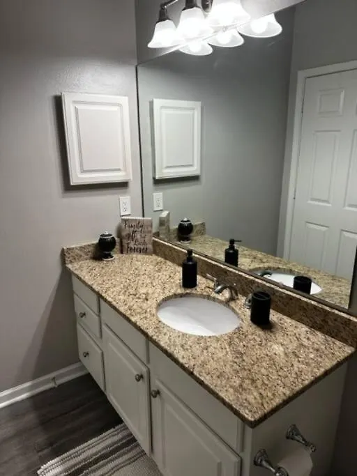 Extravagant 2 Br/2 Ba Savannah
