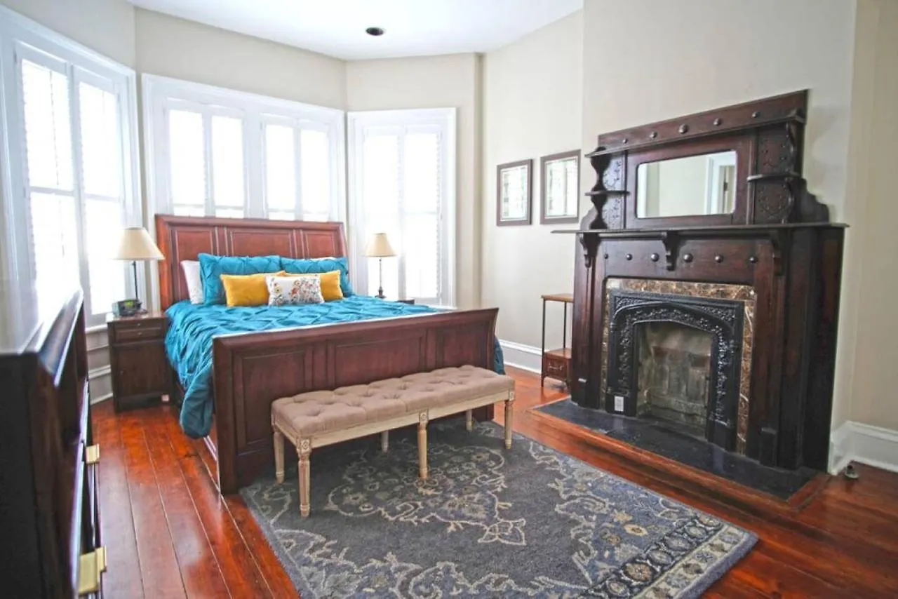 Historic 3 Bedroom On Chatham Square Holiday home *