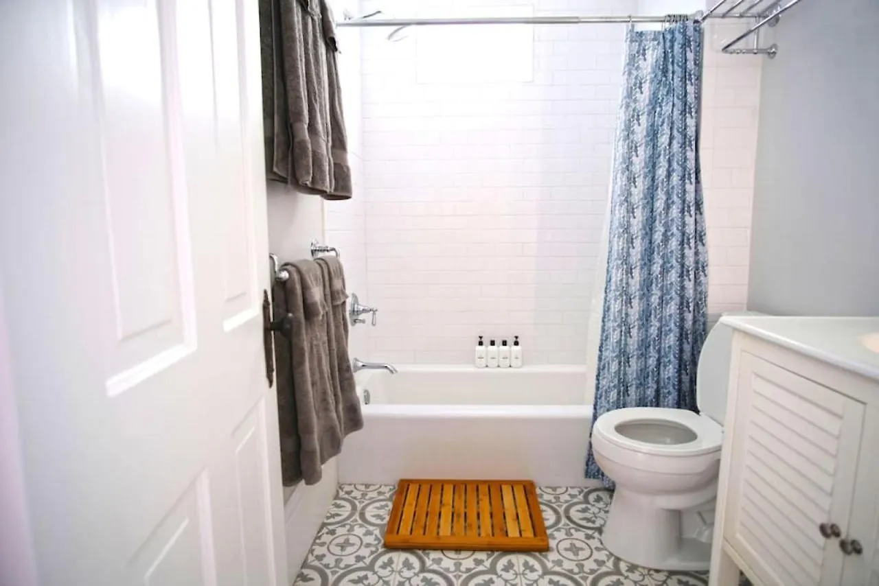 Historic 3 Bedroom On Chatham Square Holiday home