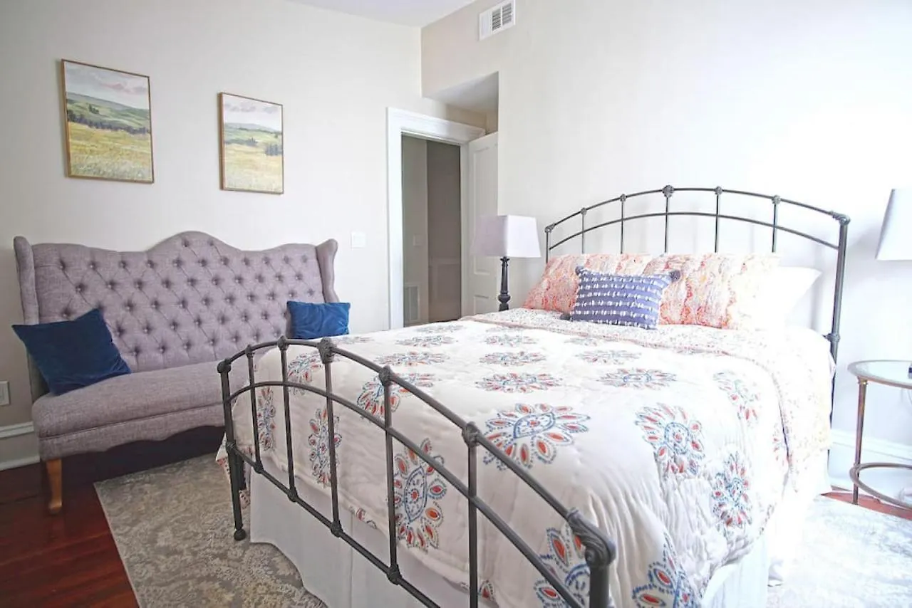 Holiday home Historic 3 Bedroom On Chatham Square *