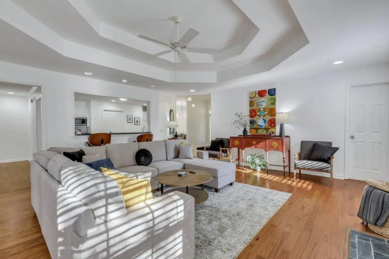 5br Pool, Jacuzzi, Firepit, Sports, Games Holiday home Savannah