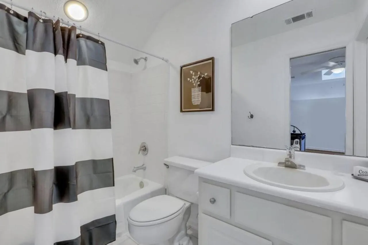 Holiday home 5br Pool, Jacuzzi, Firepit, Sports, Games *