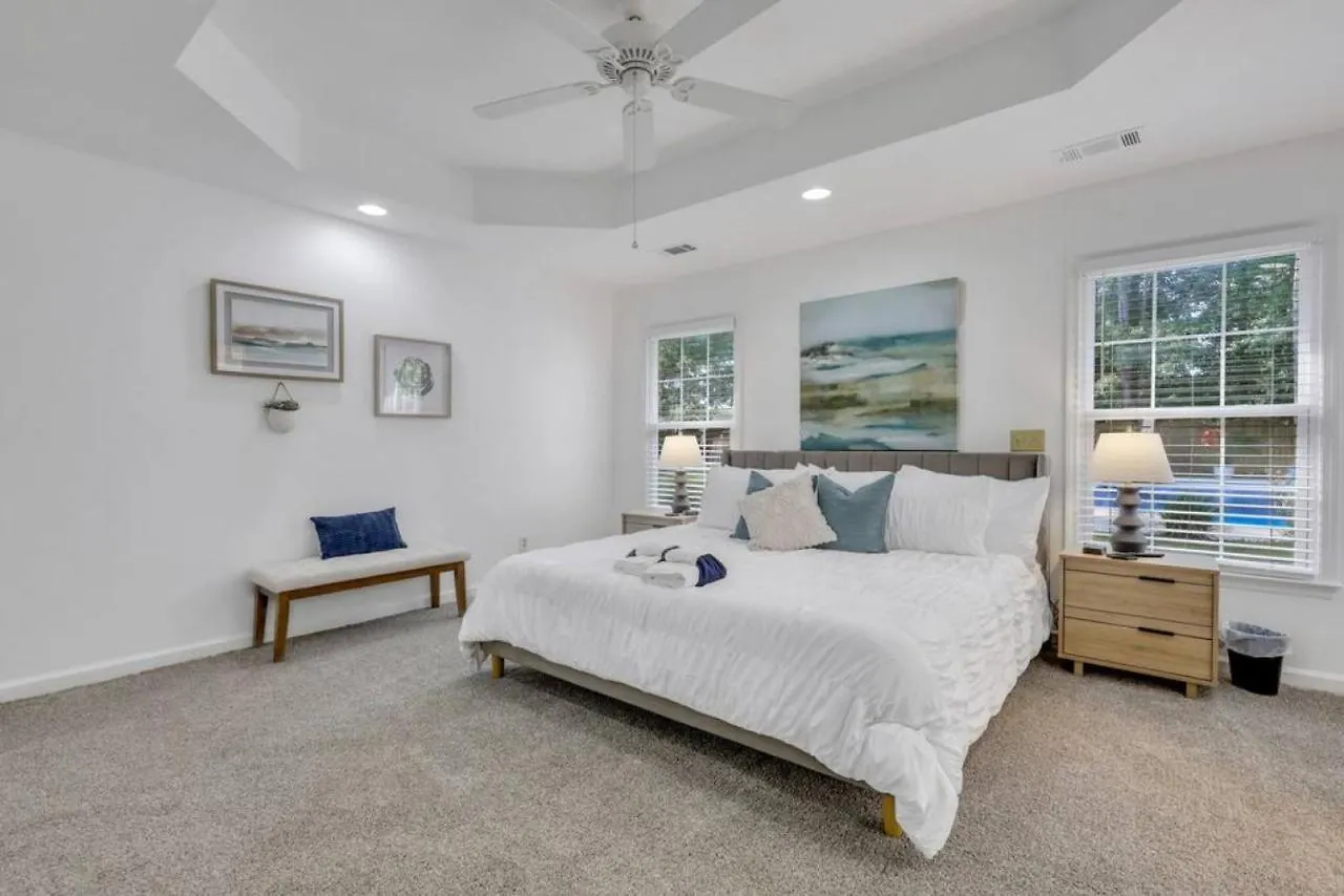 Holiday home 5br Pool, Jacuzzi, Firepit, Sports, Games Savannah