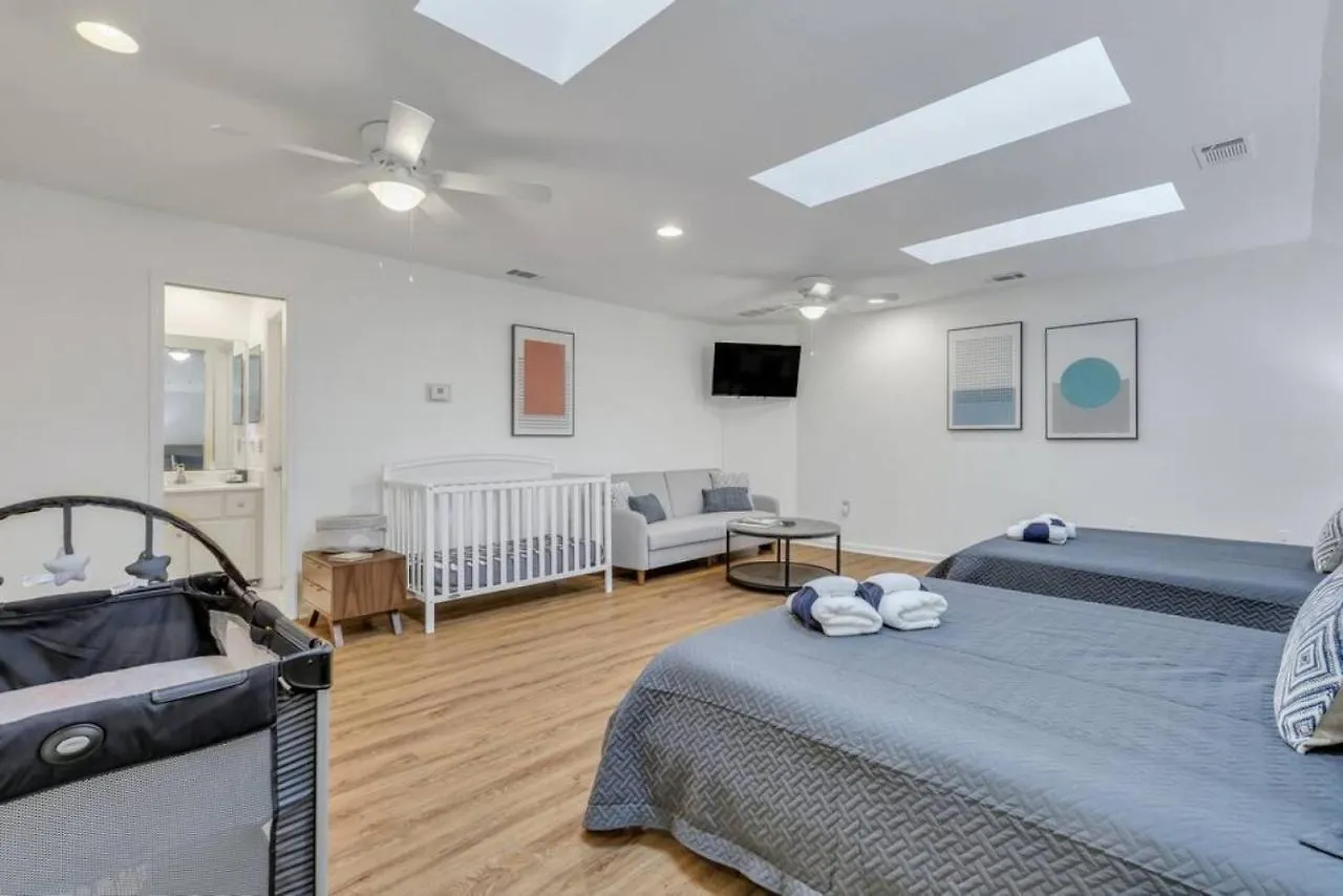 5br Pool, Jacuzzi, Firepit, Sports, Games * Savannah