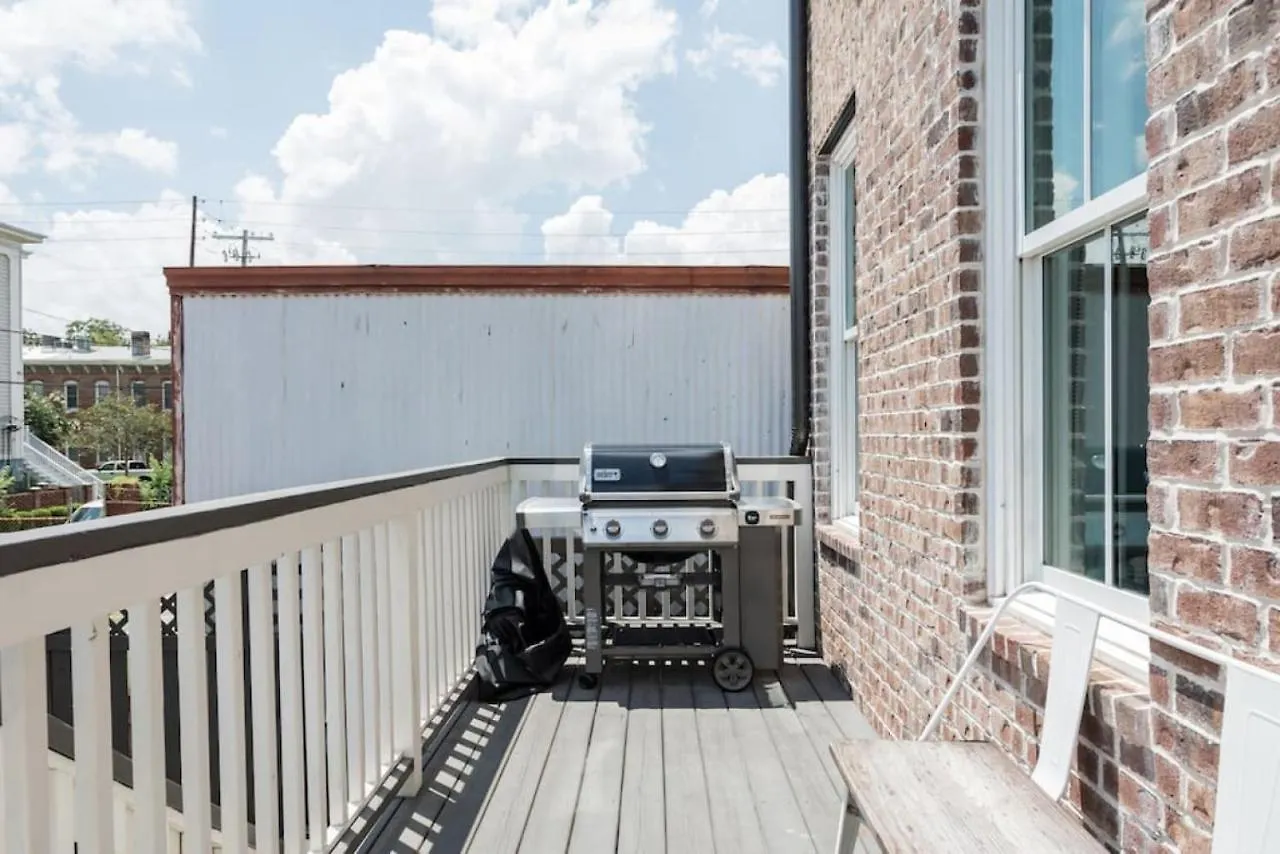 펜션 3 Bedroom Liberty House In Downtown With Parking