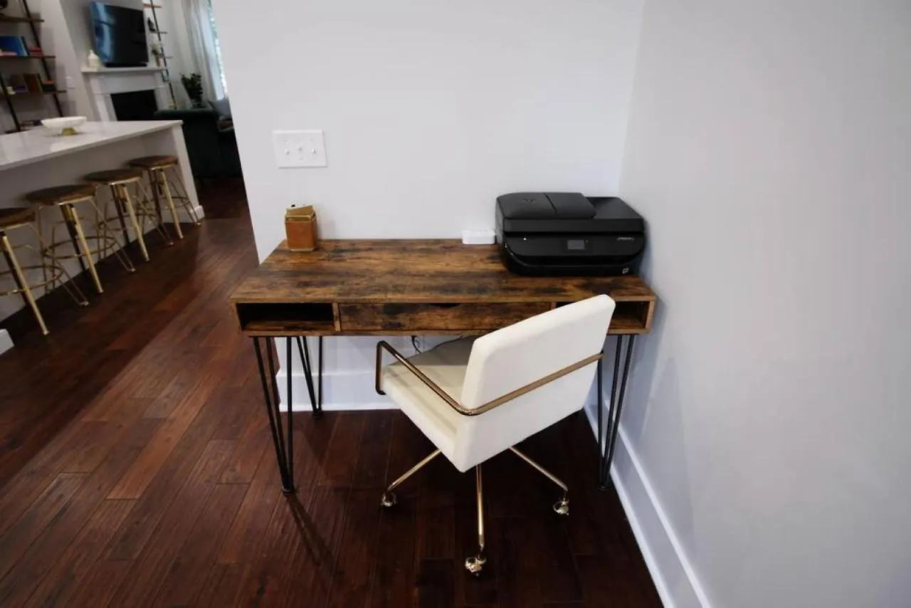 3 Bedroom Liberty House In Downtown With Parking 서배너