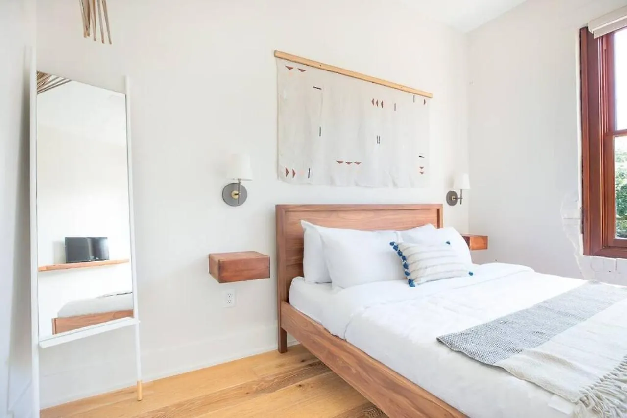 別荘 Spacious 2 Bedroom In Downtown
