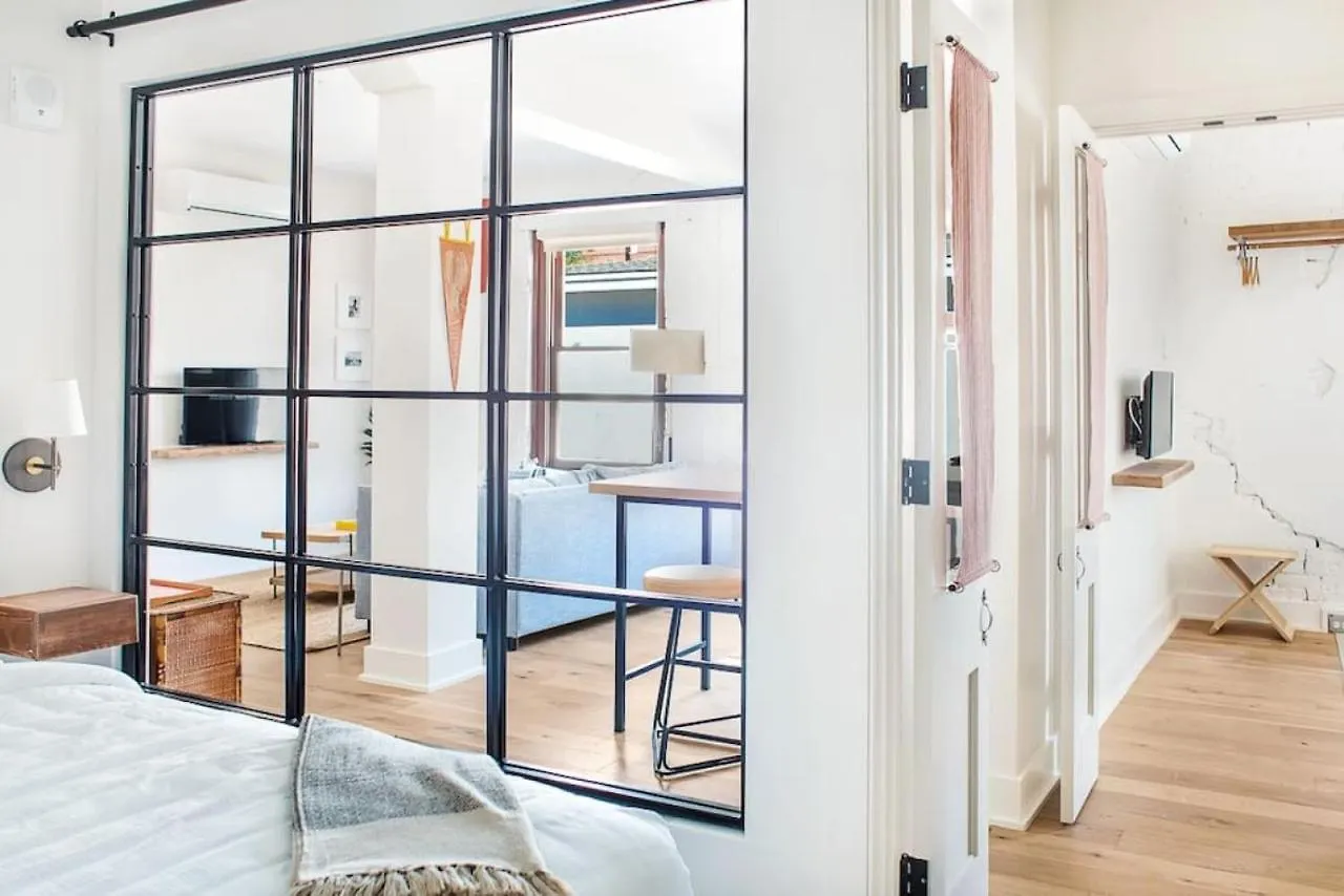 Roomy Hip 2br In 度假居 薩凡納
