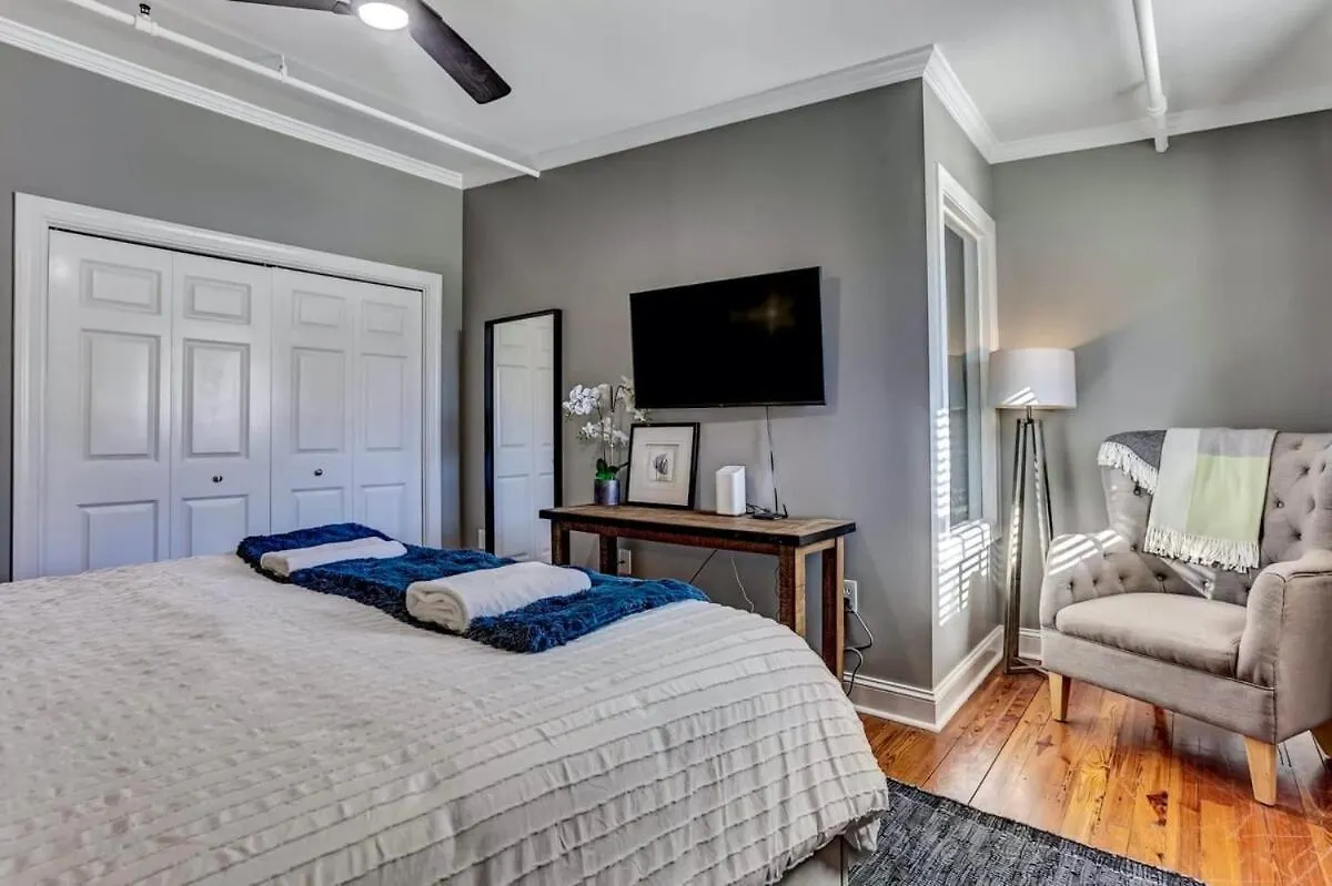 West End Loft - Downtown 5 Min Walk To River St 公寓 *