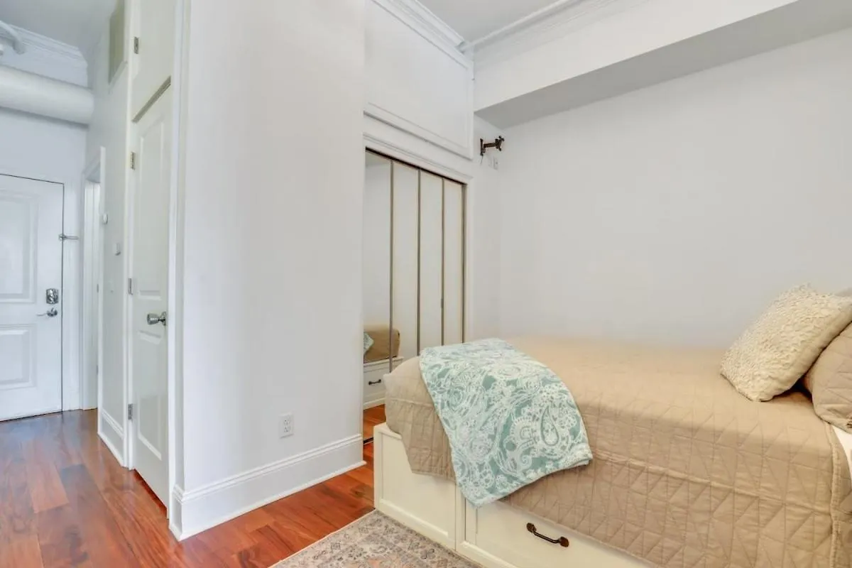 Knockout Loft- Near Plant Riverside * Savannah