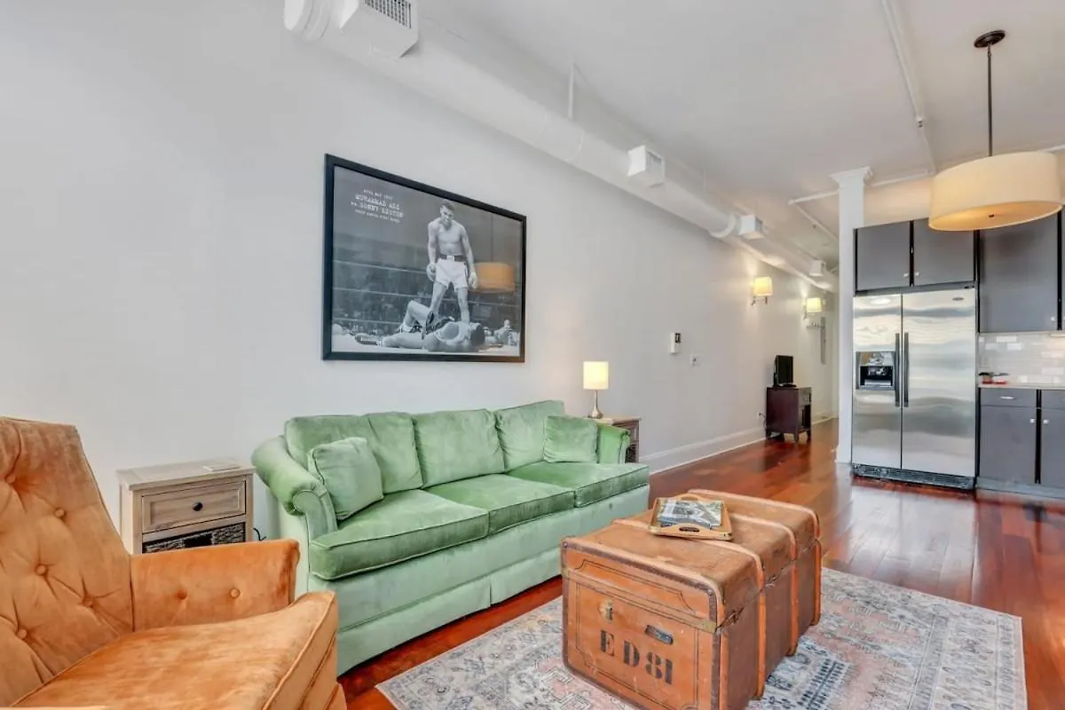 Knockout Loft- Near Plant Riverside Apartment Savannah