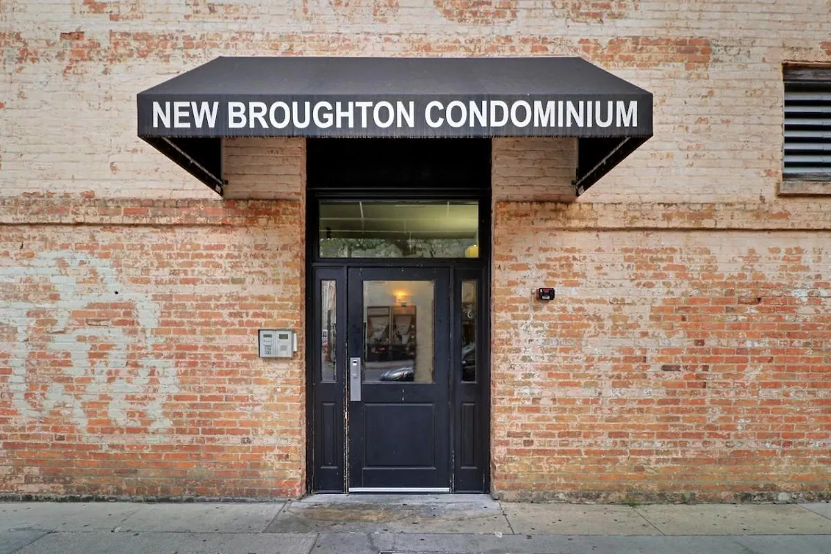 Downtown Loft- Steps Away From Plant Riverside! * Σαβάνα