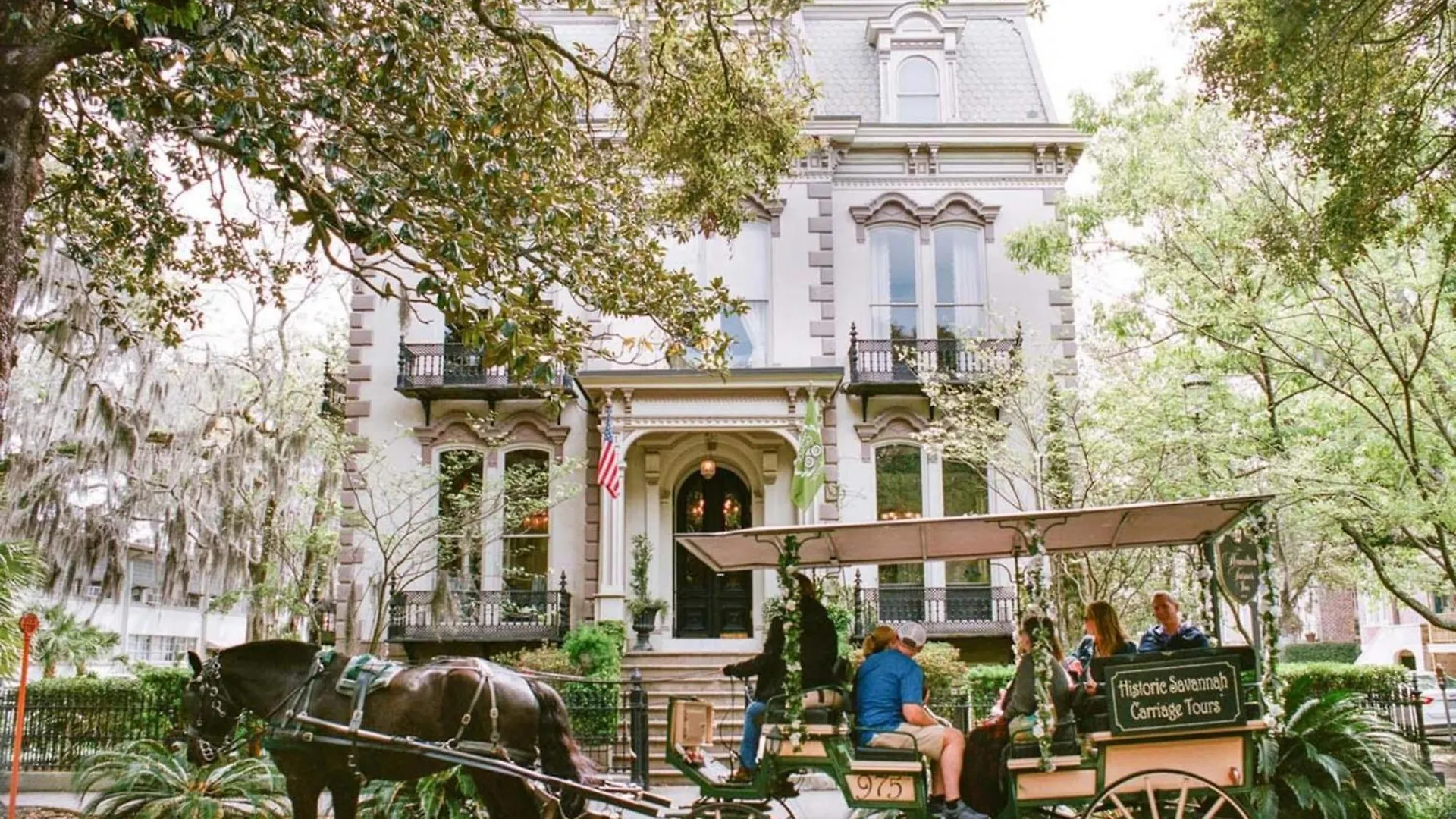 ☆historic Living•2 Separate Spaces•downtown•walk To Forsyth Park•private Patio/porch☆