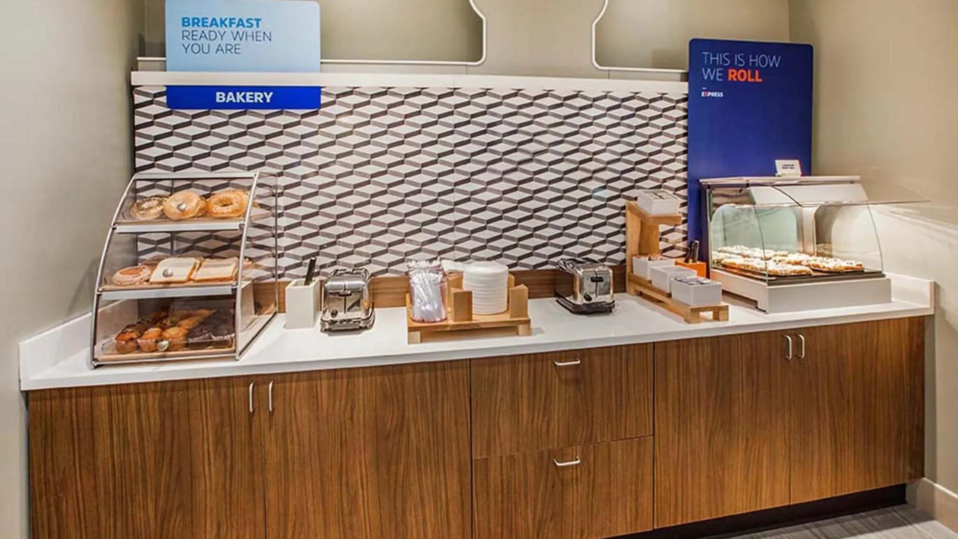 Hotel Express Airport By Ihg Savannah