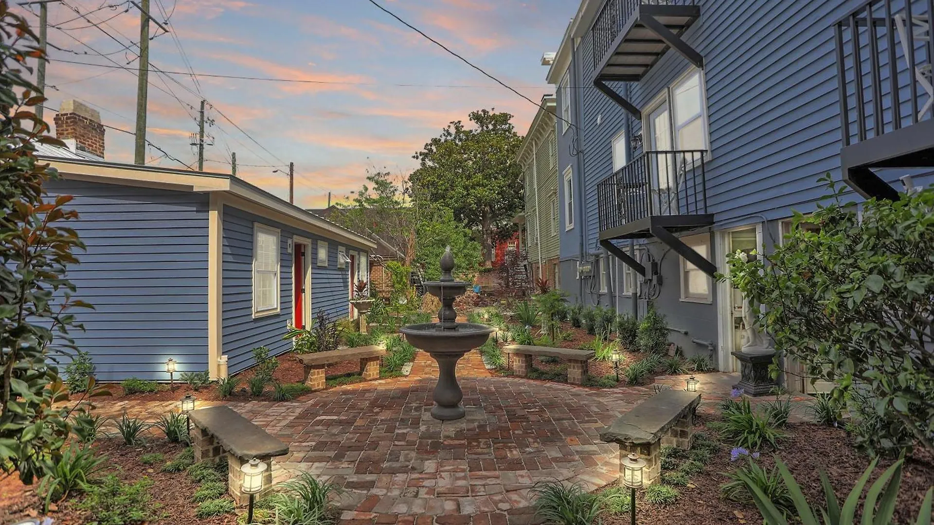 Historic 1/1 Steps To River And Squares Apartment