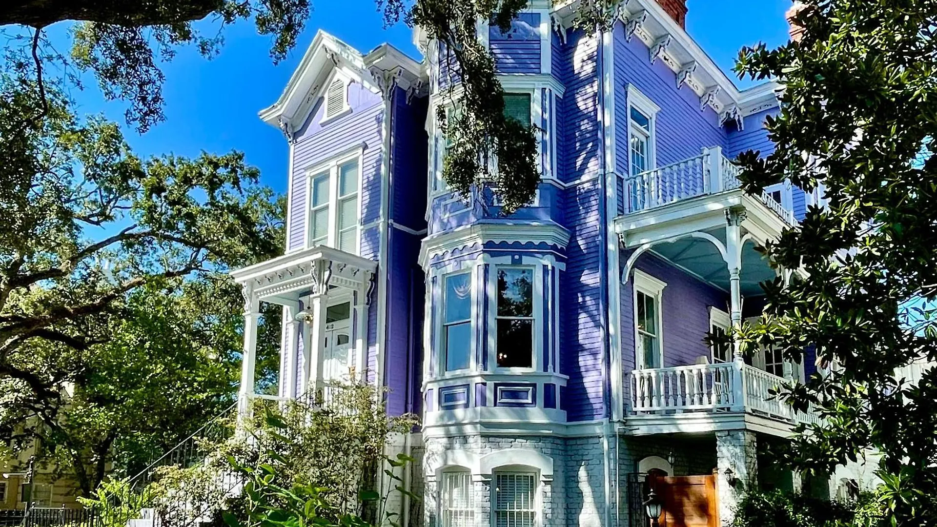 Bed & Breakfast Amethyst Garden
