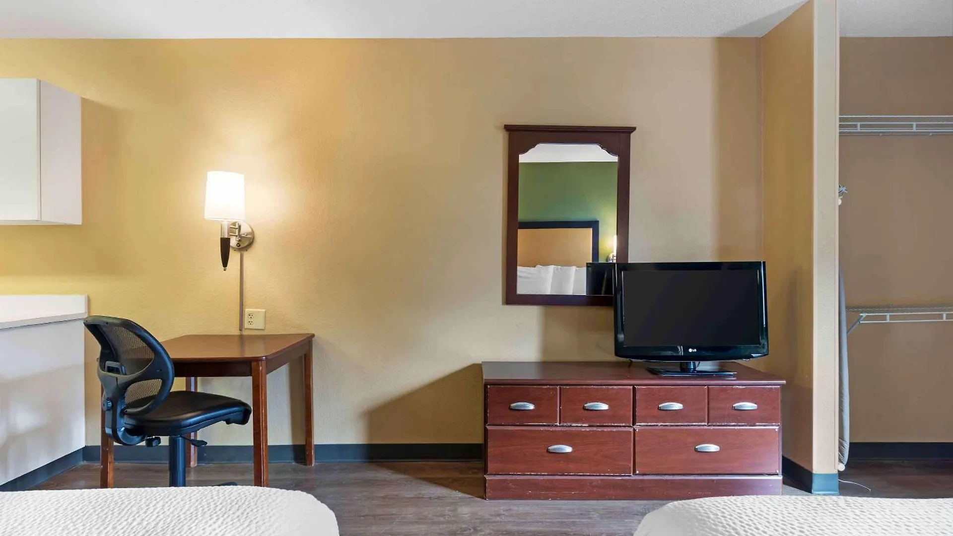 Extended America - - Midtown 2*