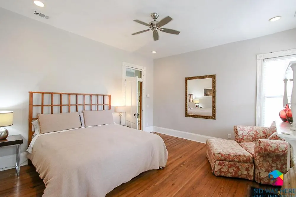 Дом отдыха Victorian Getaway Close To Forsyth Park Pets