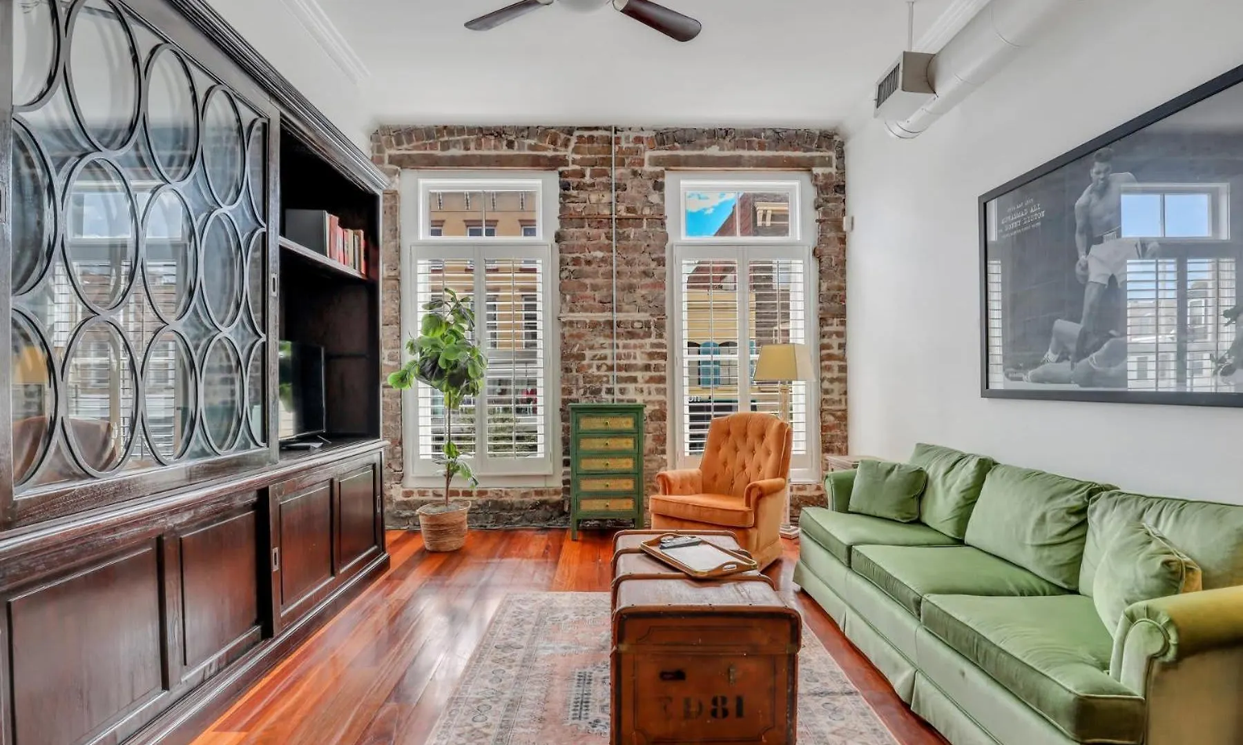 Knockout Loft- Near Plant Riverside Apartment