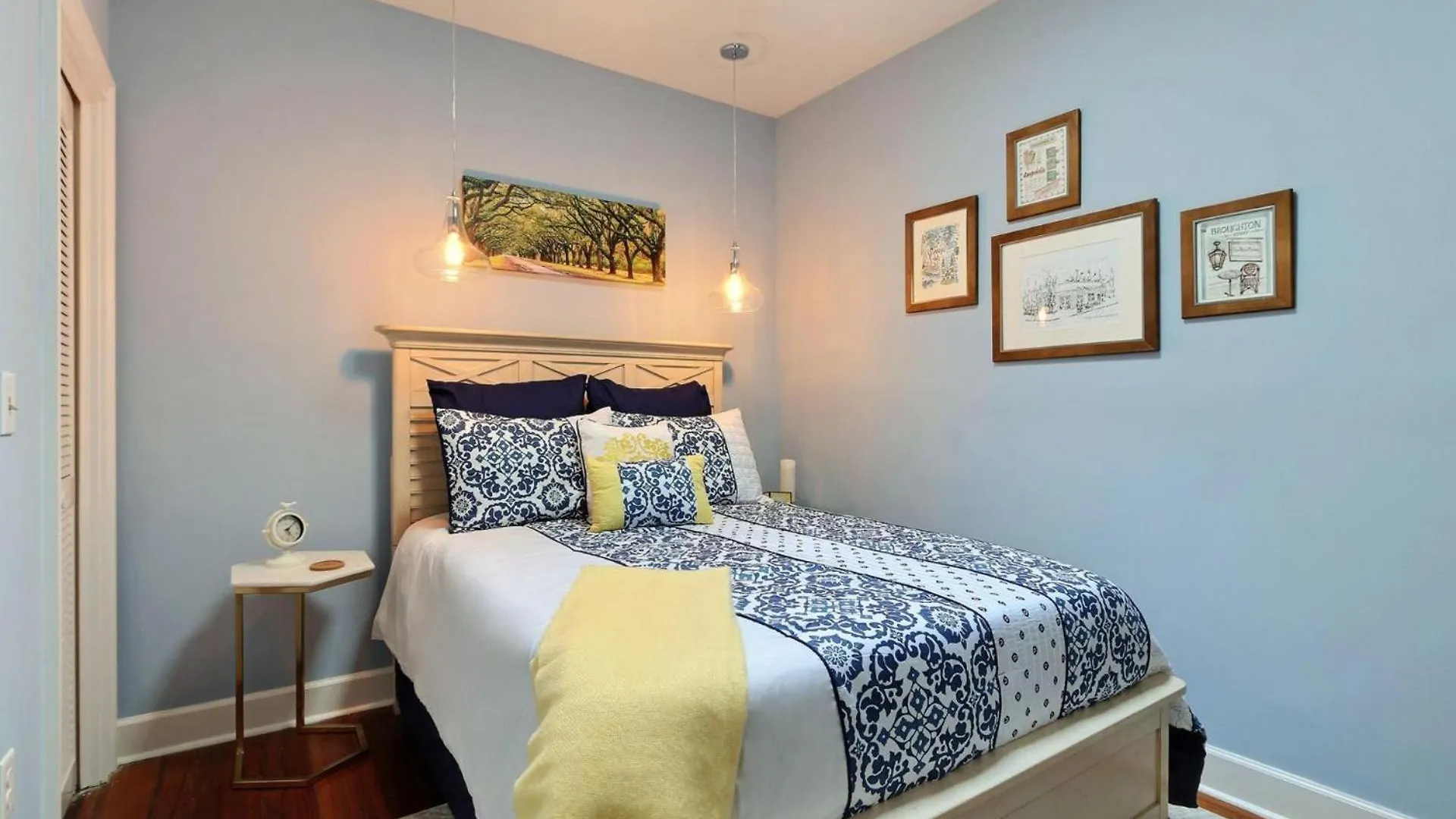 Historic Townhouse On Tattnall Ferienhaus
