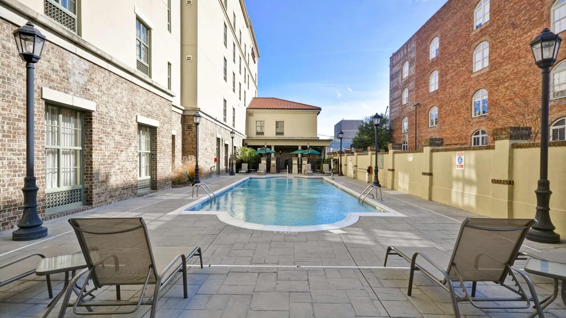 Hampton & Historic District Hotel 3*