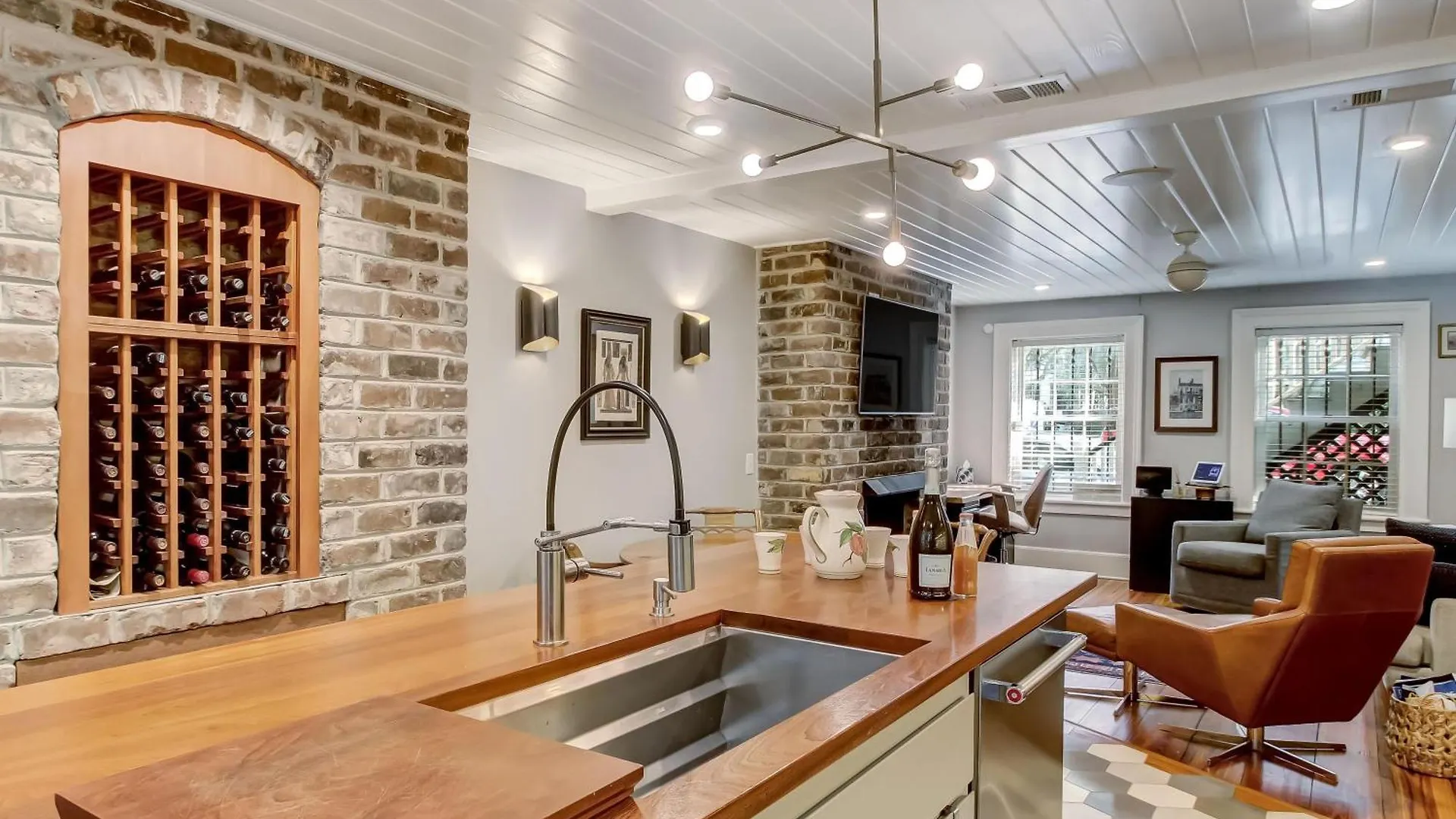 The Laroche Estate On Pulaski Square Holiday home