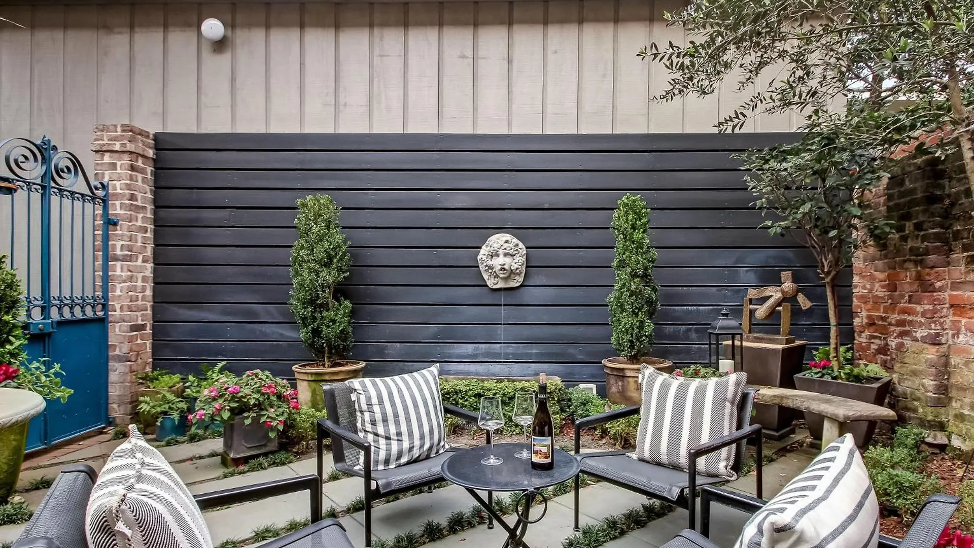The Laroche Estate On Pulaski Square Holiday home