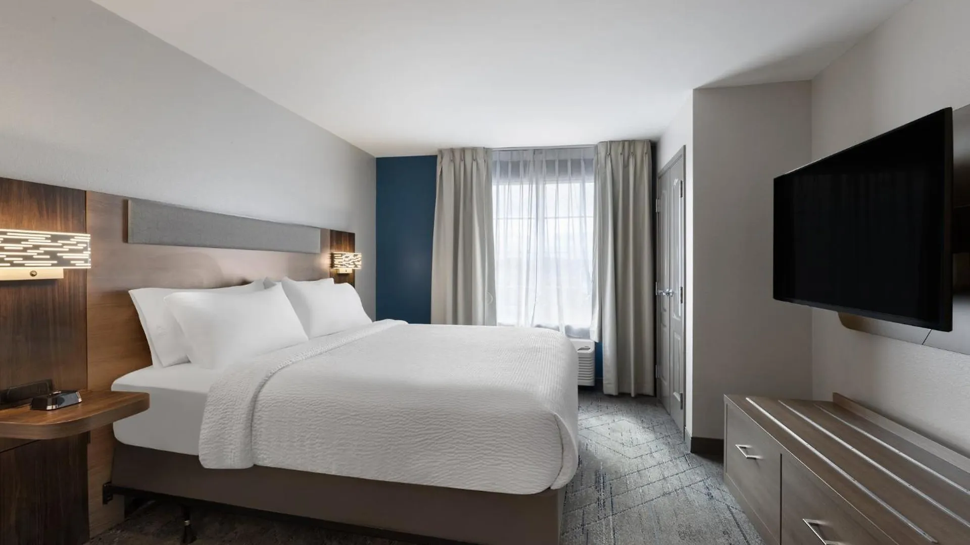 Hotel Express Airport By Ihg 3*