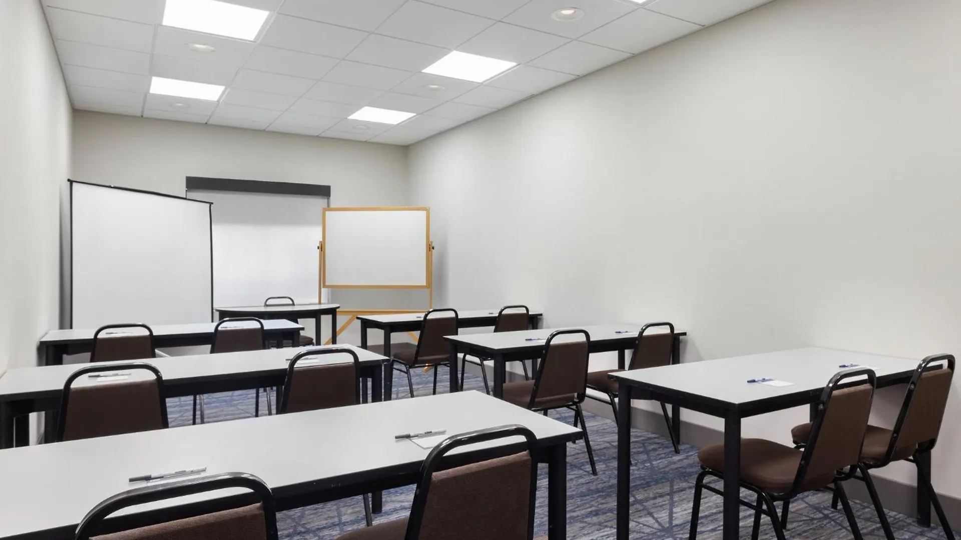 Hotel Express Airport By Ihg Savannah