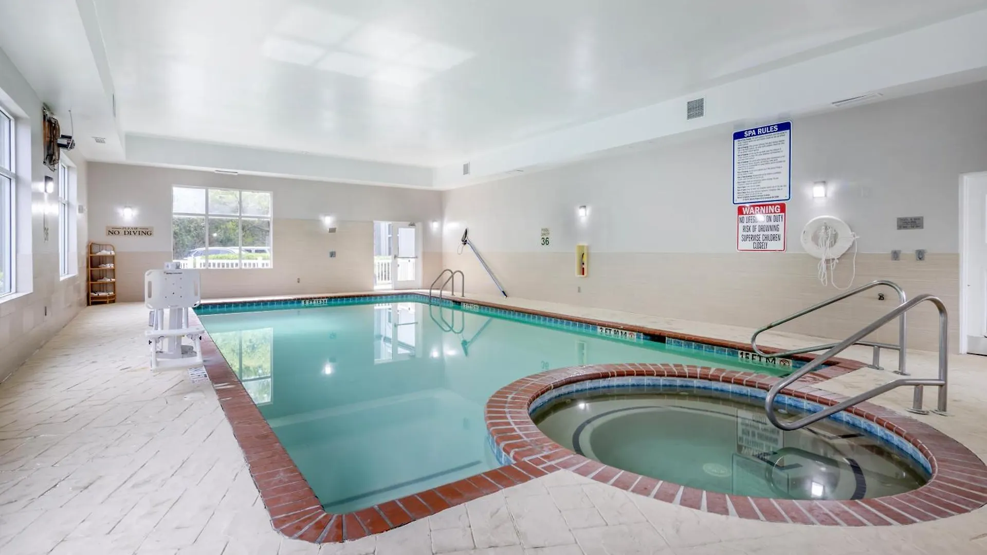 Hotel Country & By Radisson, Airport, Ga 3*