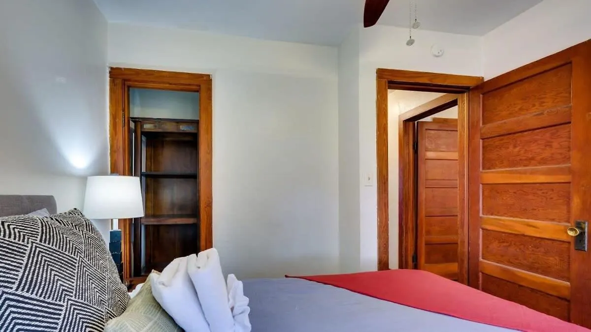 Retro Rainbow At Herb River-highlighter Hideaway #5 Tatil Evi Savannah