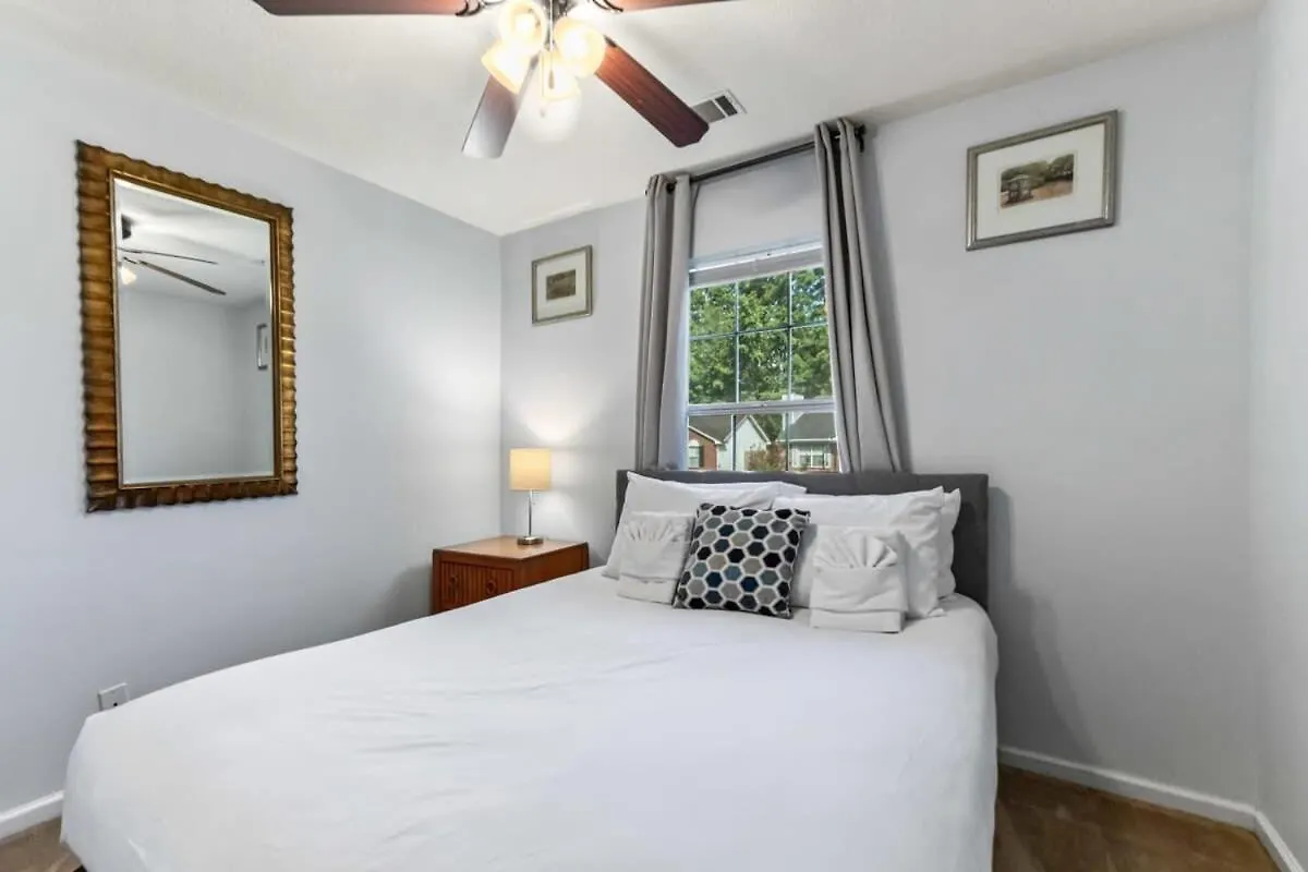 Nyaraló 20 Mins To Dwtn & Airport- Sunny Soling Hideaway *