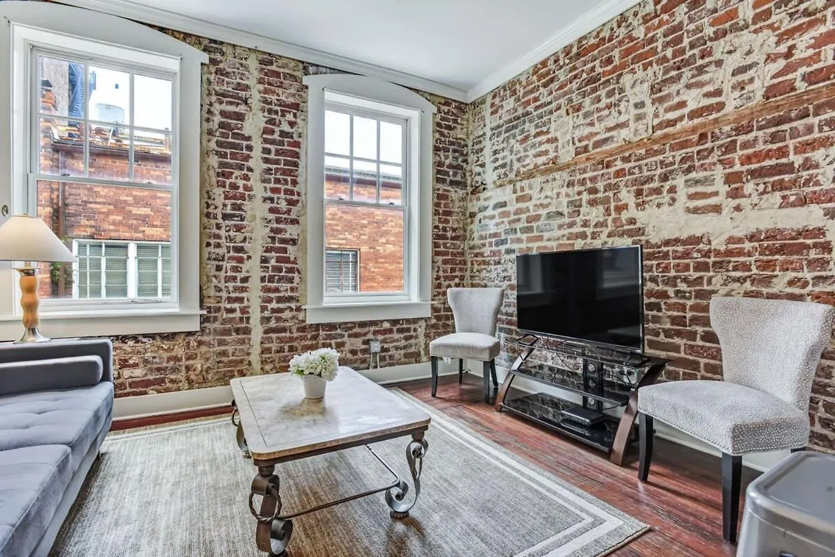 Loft Steps From River Street And Market
