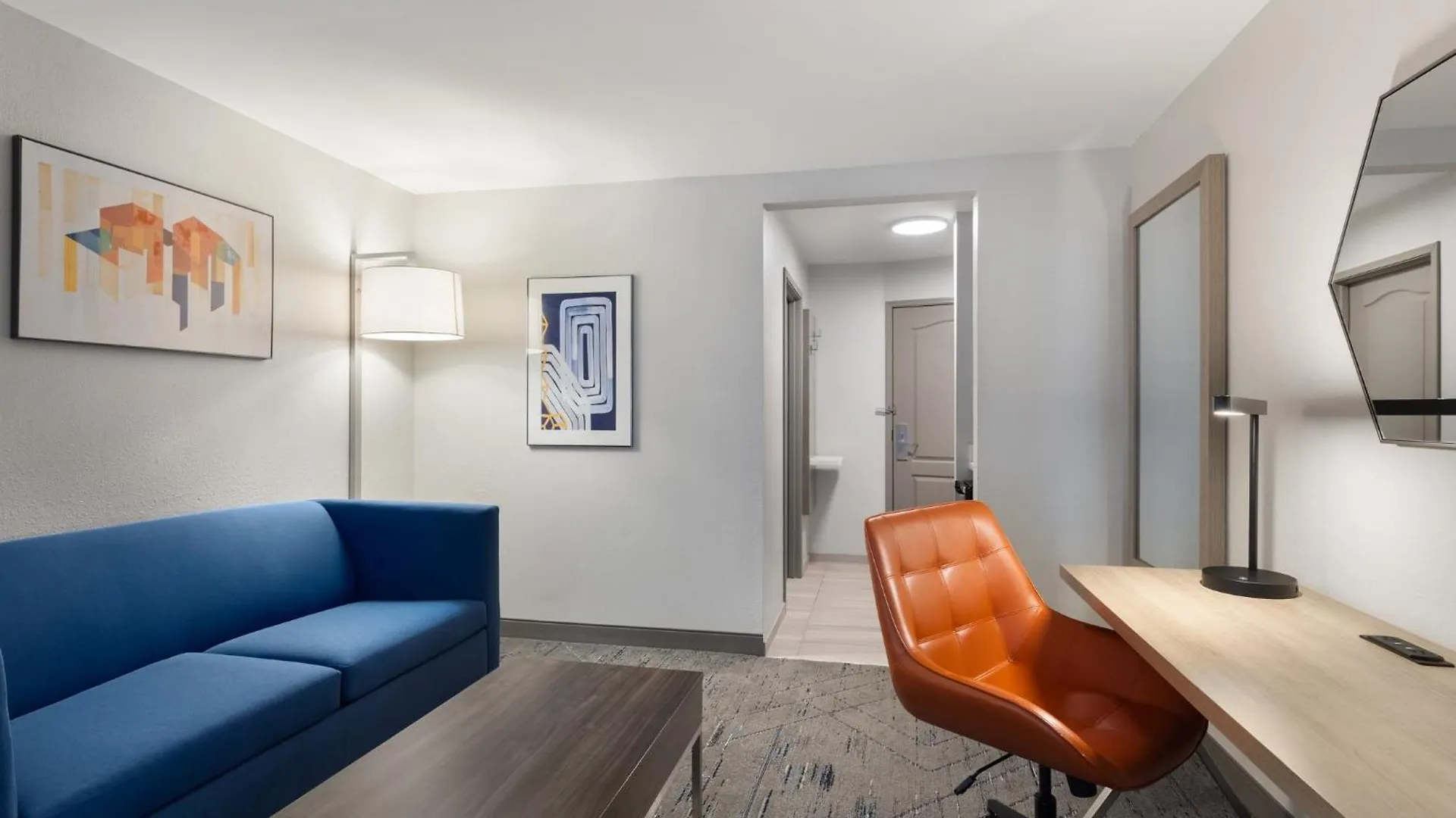 Express Airport By Ihg Hotel 3*