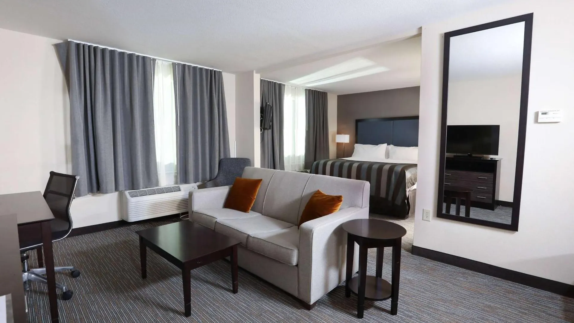Wingate By Wyndham Pooler Hotel 3*