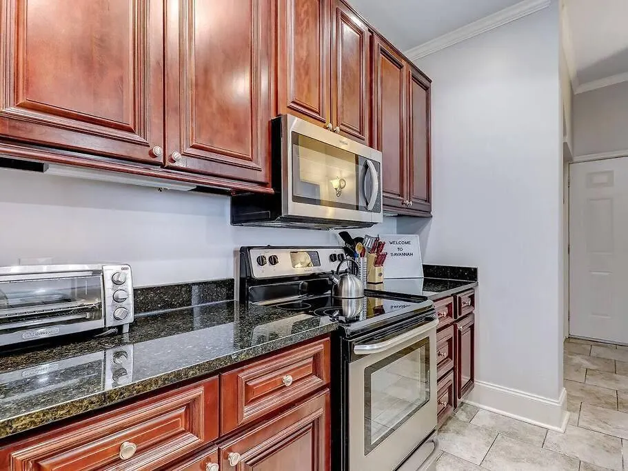 Apartment Historic Gold Private With Pool - 2bed, 1&half Bath, Sleeps 6, 1st Floor, 15 Min Walk To Historic Center And Attractions *