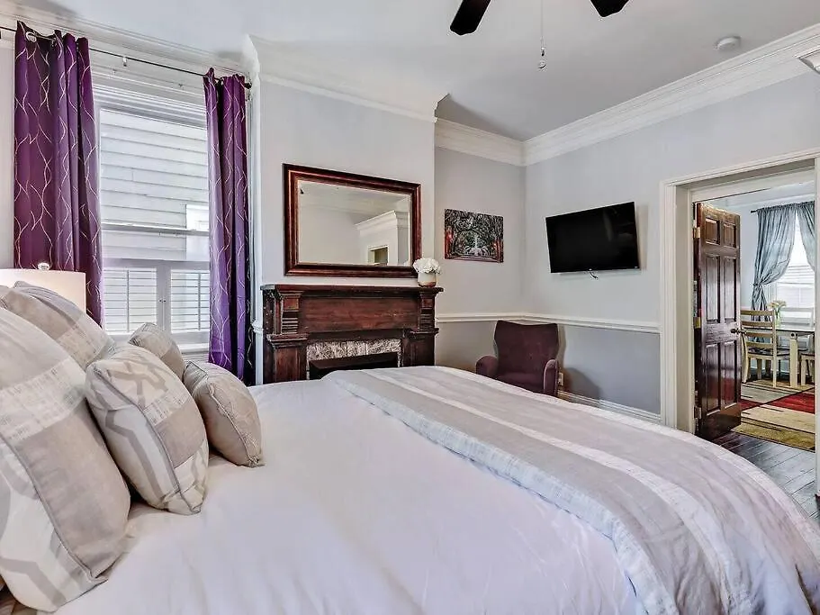 Apartment Historic Gold Private With Pool - 2bed, 1&half Bath, Sleeps 6, 1st Floor, 15 Min Walk To Historic Center And Attractions *
