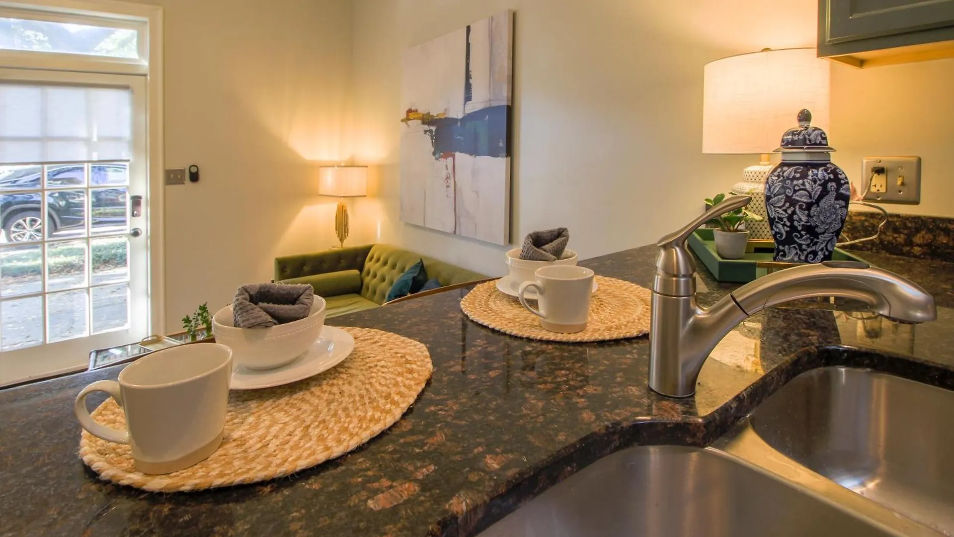 Lägenhet Private Patio Retreat In Charming Downtown