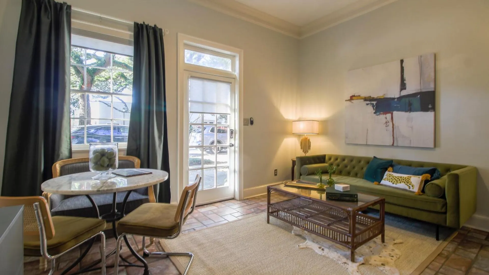 Private Patio Retreat In Charming Downtown Savannah