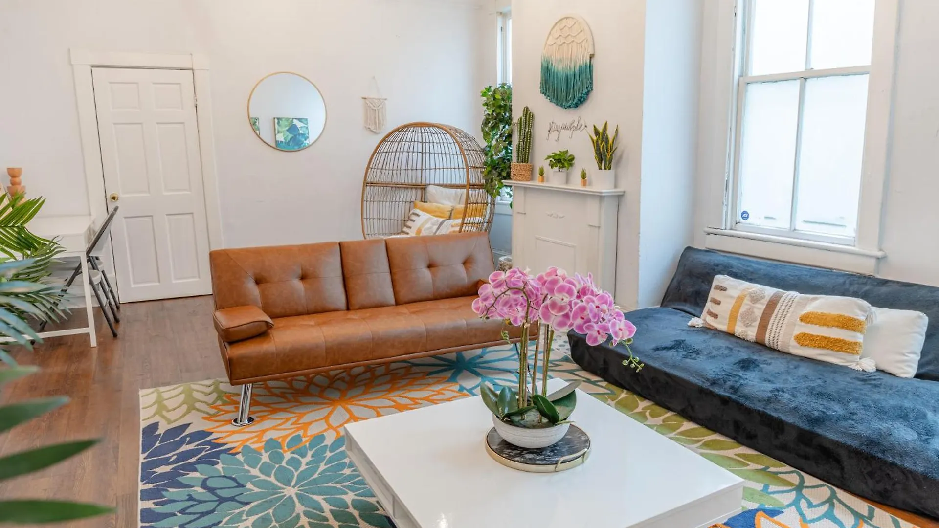 Charming In The Heart Of 2 Savannah
