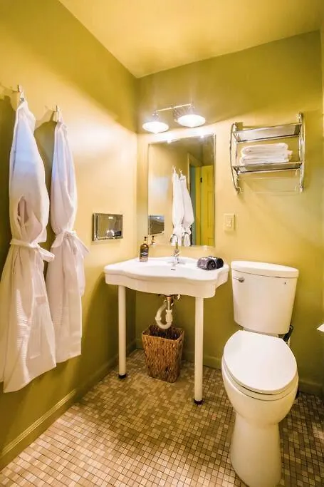 Sleeps 18 Island On Acre Hidden Speakeasy