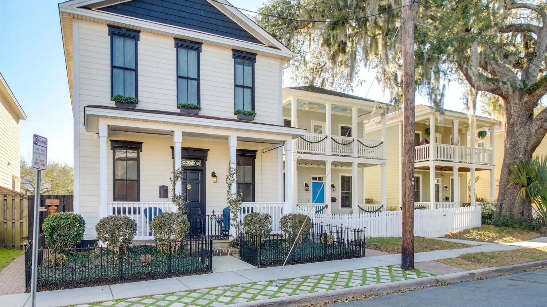 別荘 Chic Thomas Square In Walkable Location! *