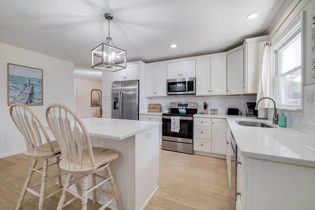 Centrally Located Between Tybee Island And Dt