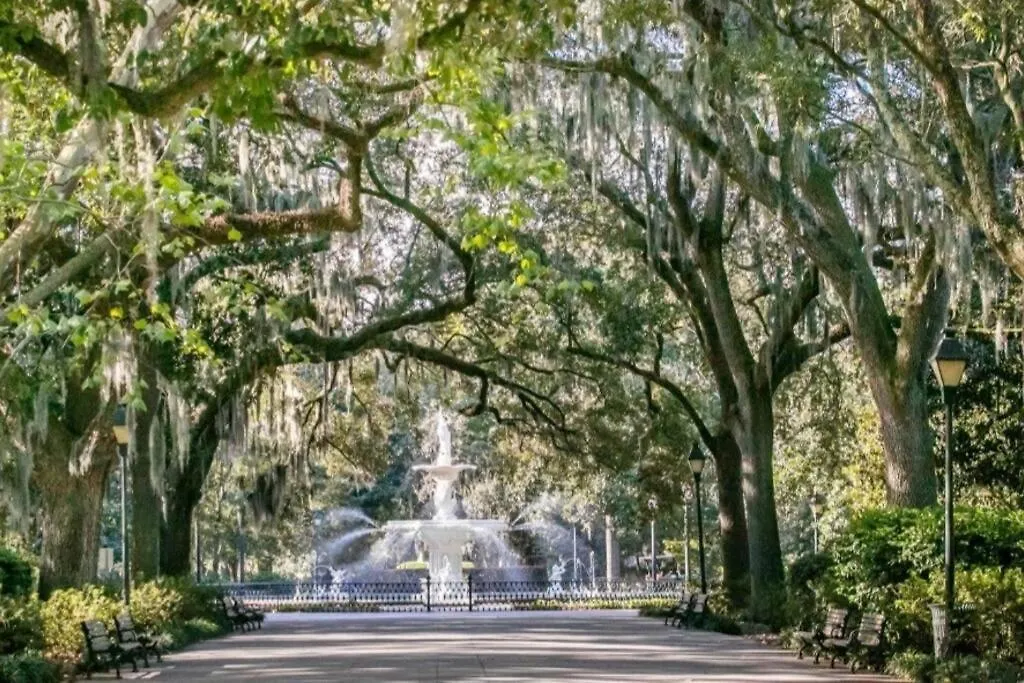 Centrally Located Between Tybee Island And Dt * Savannah