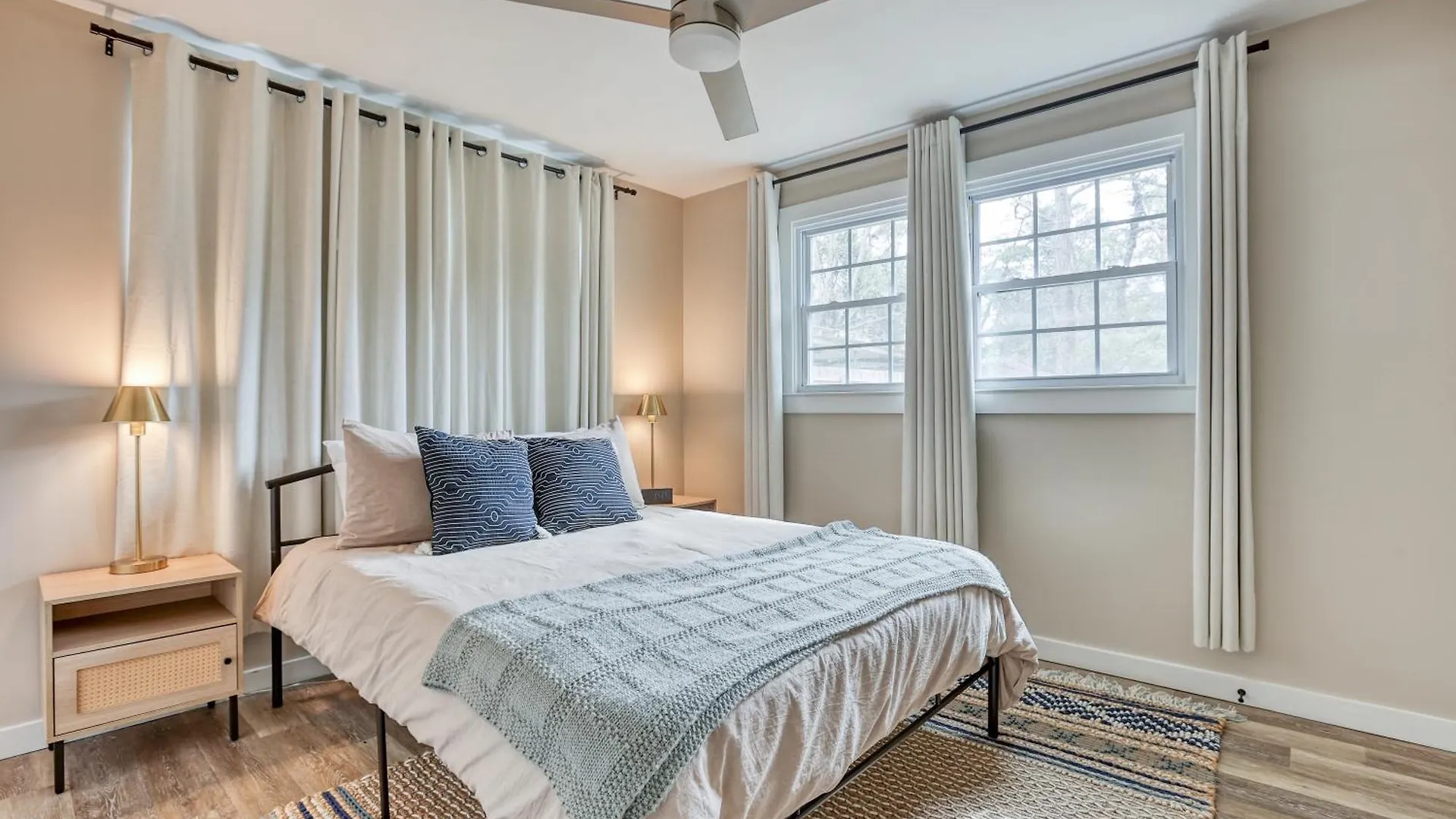 The Mariners Rest, Near Downtown, Coastal Charm