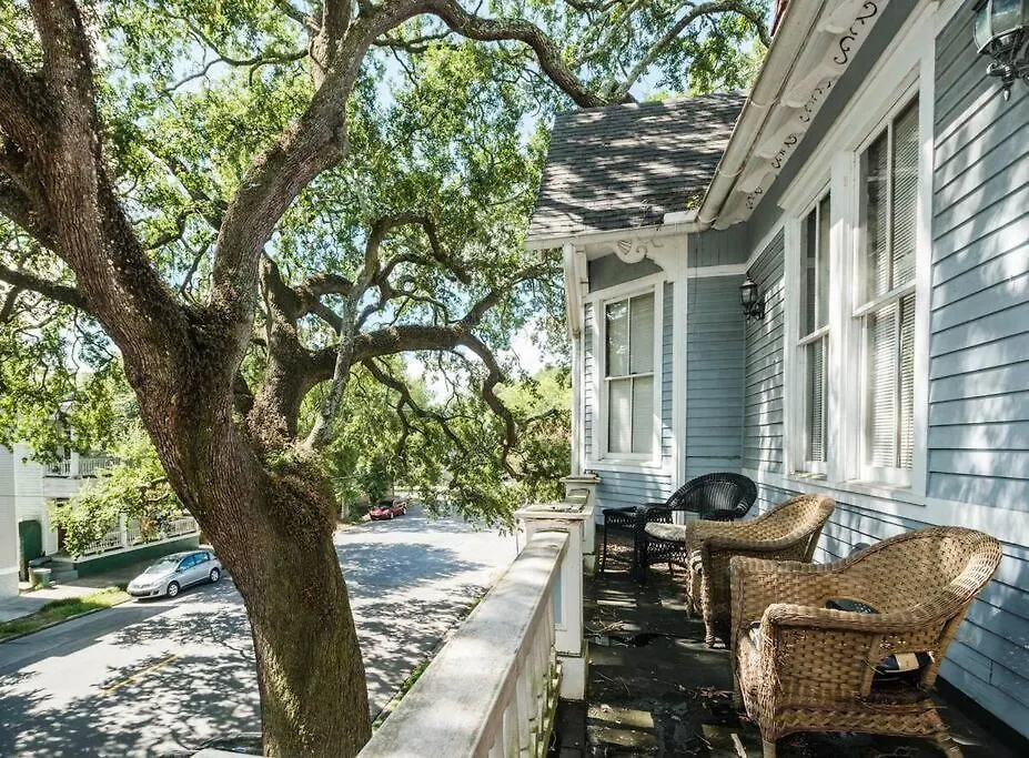 بيت للعطل Big Blue House - Both Units - Near Forsyth Park