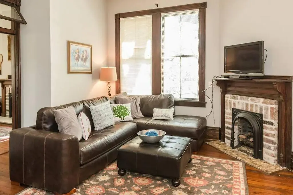 Big Blue House - Both Units - Near Forsyth Park بيت للعطل *